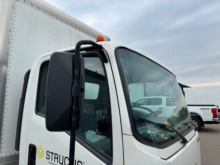 2019-isuzu-nrr-image-13