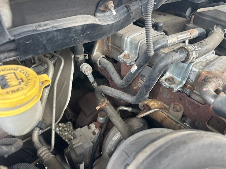 2012-massey-ferguson-8-image-53