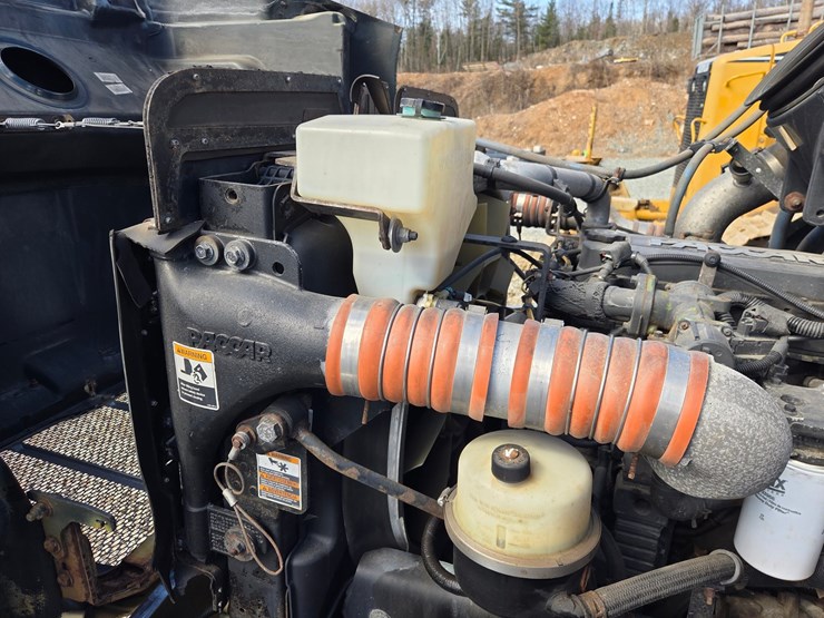 2013-peterbilt-337-image-37