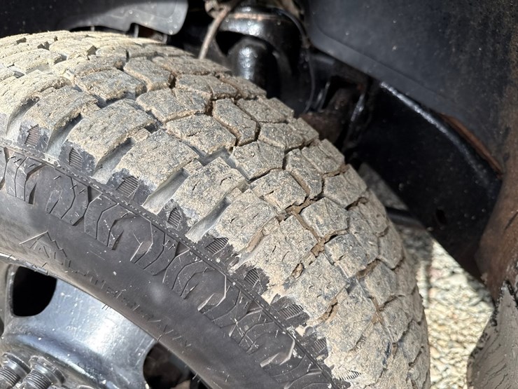 2005-chevrolet-3500-image-39