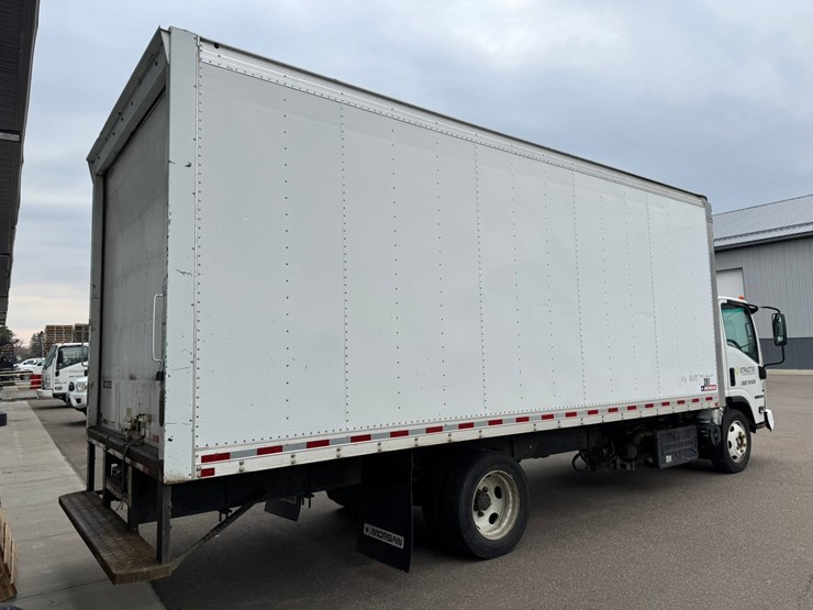 2019-isuzu-nrr-image-4