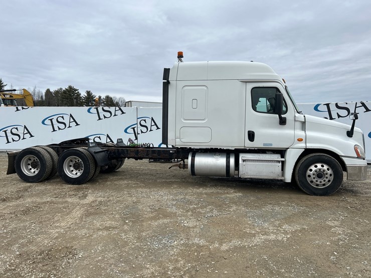 2017-massey-ferguson-8-image-6