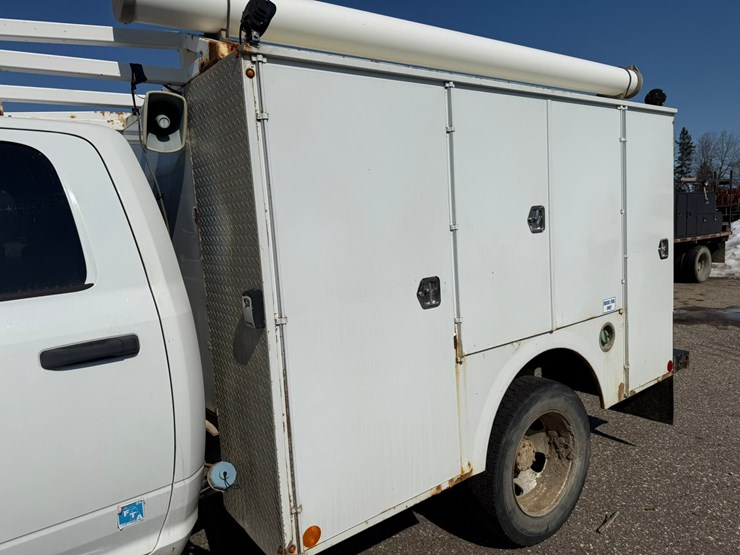 #2048-•-2013-ram-5500-heavy-duty-service-truck-image-13