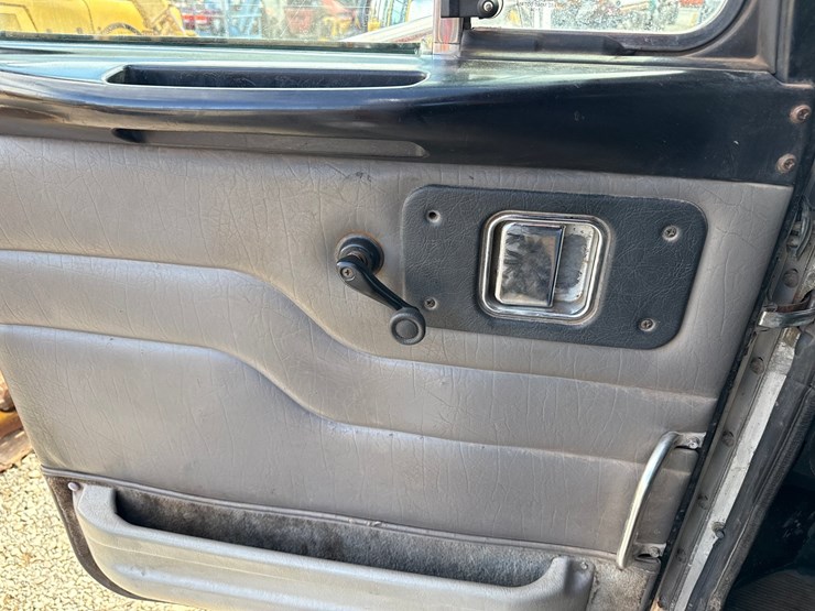 2004-peterbilt-378-image-46