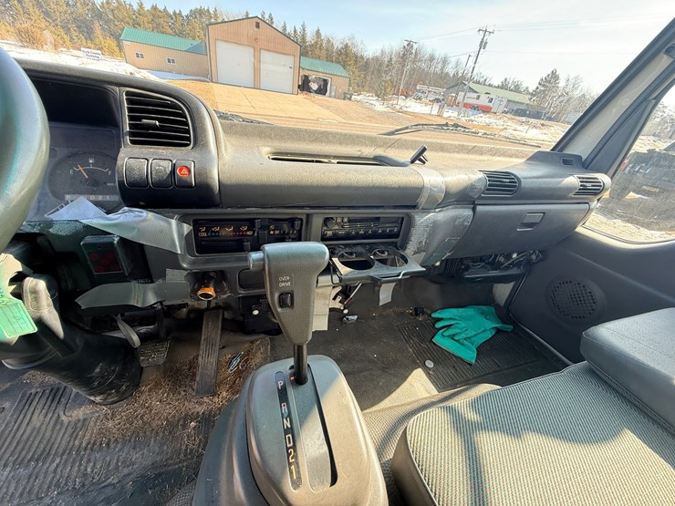 2002-isuzu-npr-image-34