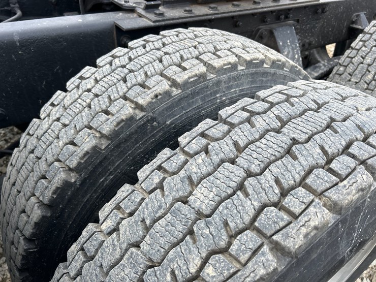 2015-kenworth-t680-image-86