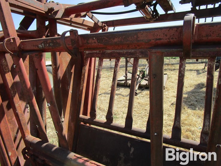 hydraulic-squeeze-chute-image-14
