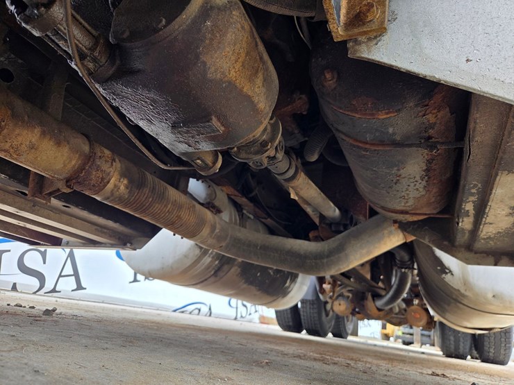 2002-peterbilt-379-image-47