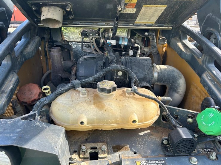 2021-deere-325g-image-15