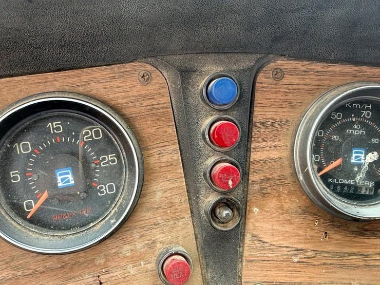 #1117-•-volvo-whitegmc-day-cab-truck-tractor-image-72