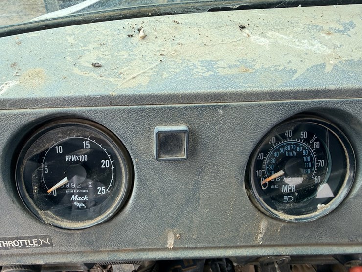 1988-mack-dm690s-image-56