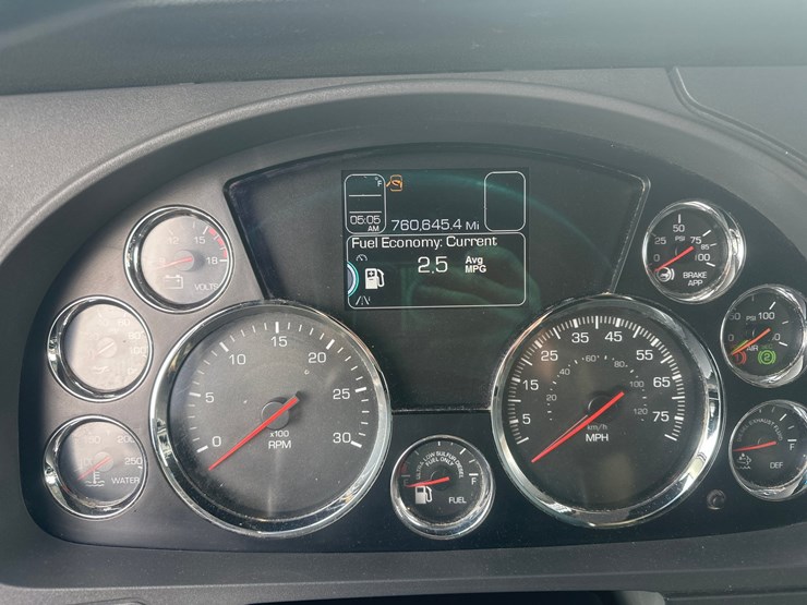 2020-kenworth-t680-image-39