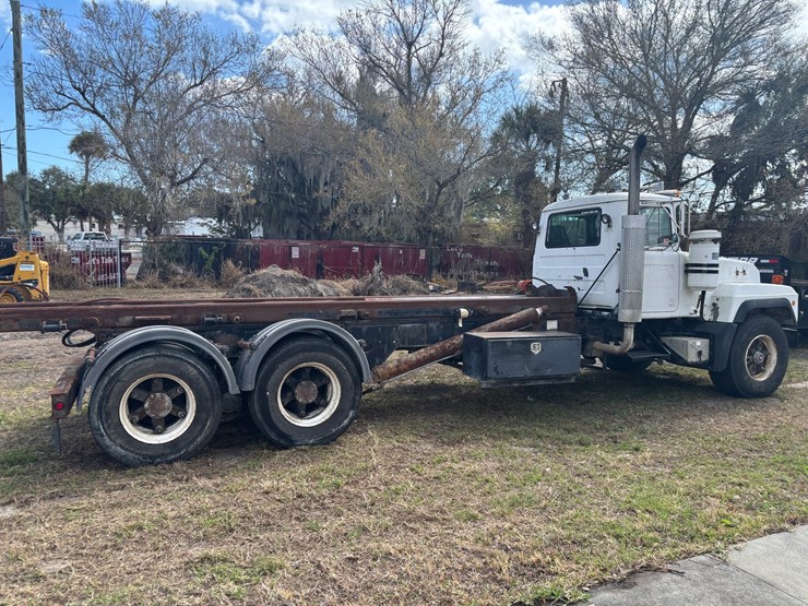 1999-mack-rd600-image-5