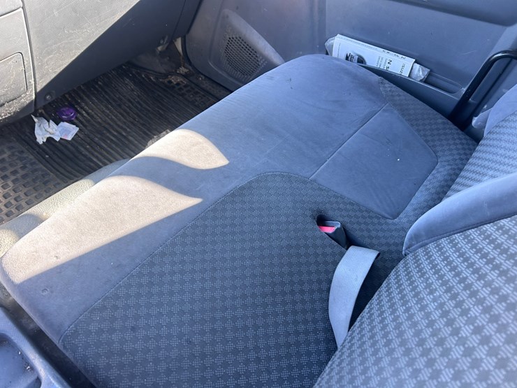 2012-isuzu-npr-image-43