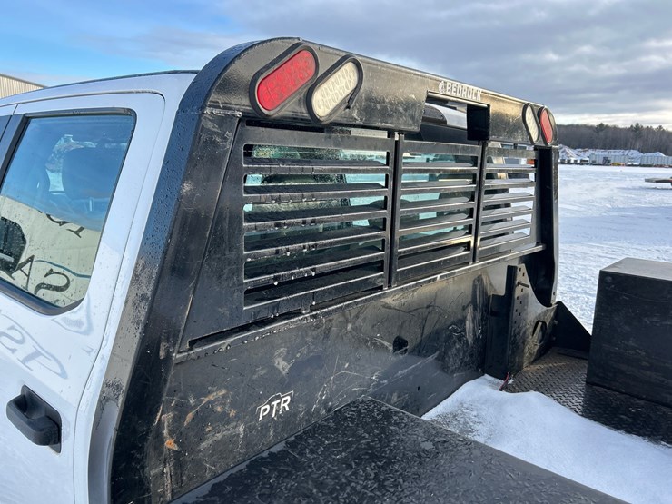 2021-ford-f550-image-31