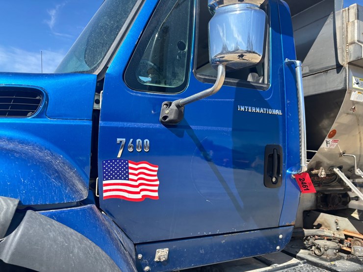 2006-international-7600-image-8