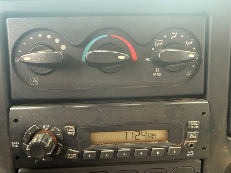 2012-international-7400-image-66