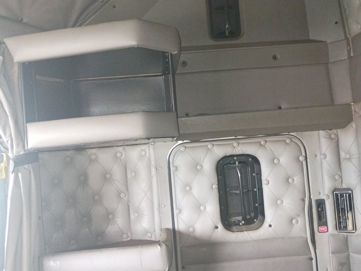 2002-kenworth-t600-image-66