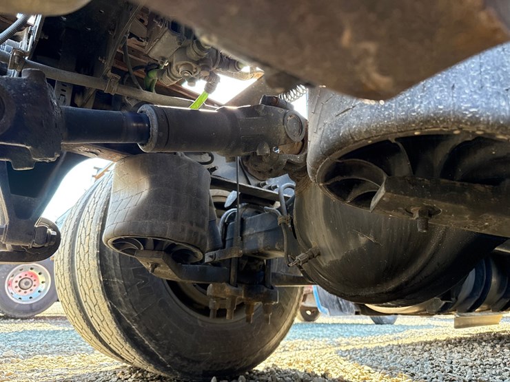 #2199-•-2020-international-a26-sleeper-cab-truck-tractor-image-41