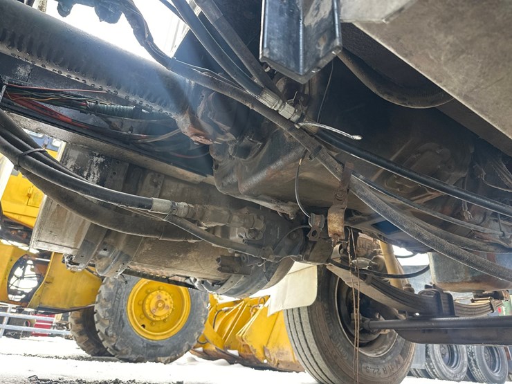 1995-international-8100-image-75