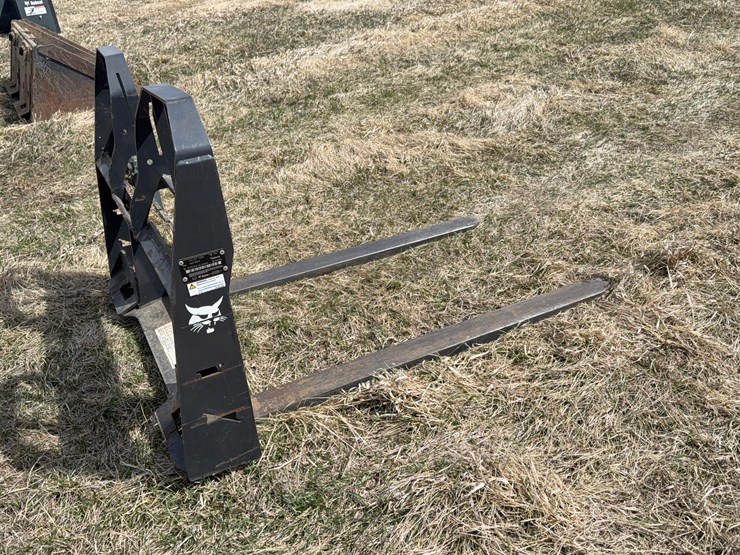 bobcat-pallet-forks-image-8