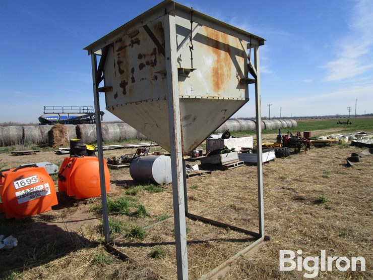 hopper-bottom-on-stand-image-5