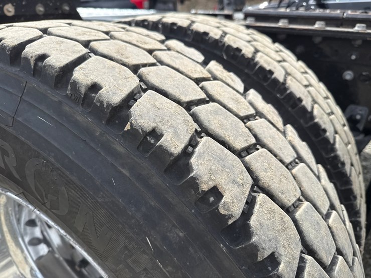 2019-massey-ferguson-8-image-64