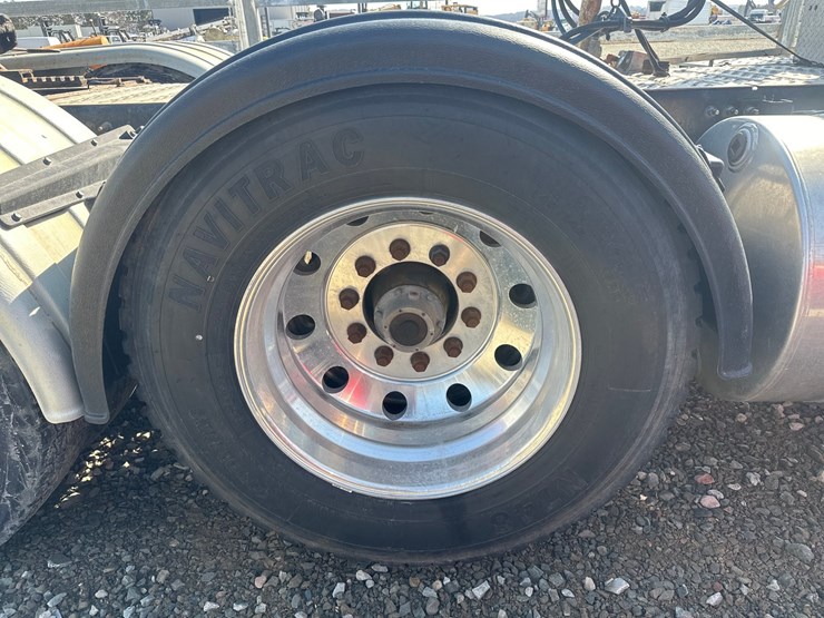 2014-massey-ferguson-8-image-63