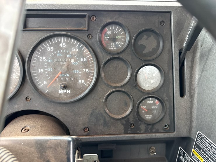 1996-mack-ch613-image-52