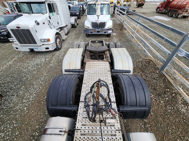 2014-massey-ferguson-8-image-24