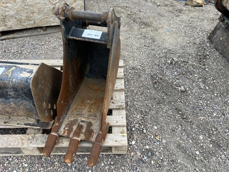 caterpillar-12-image-3