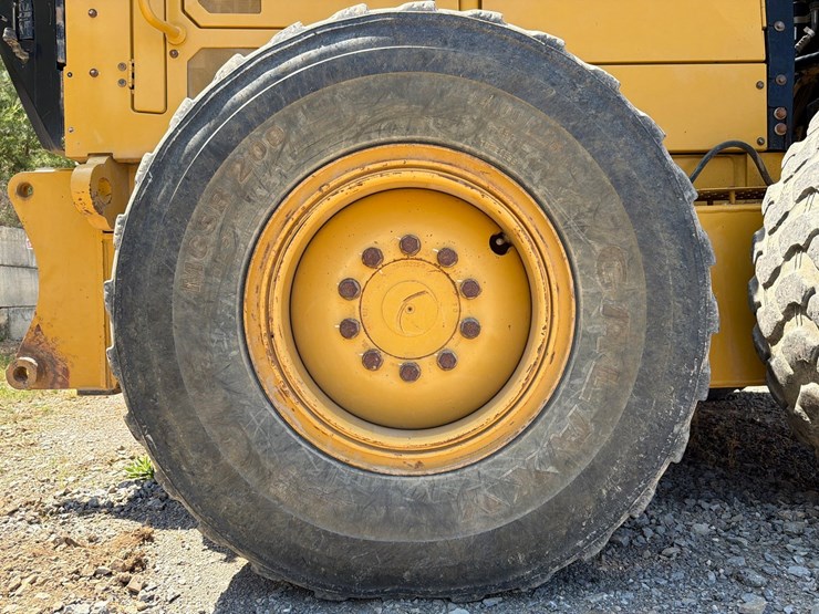 2018-caterpillar-12m3-image-90