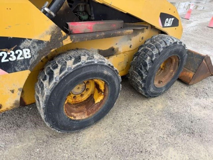 2009-caterpillar-232b2-image-30