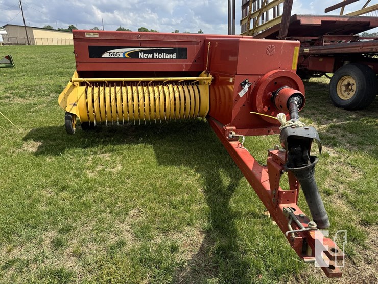 new-holland-565-image-1