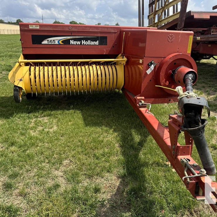NEW HOLLAND 565