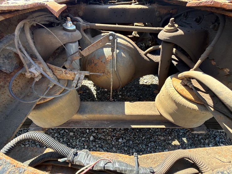 1994-peterbilt-359-image-43