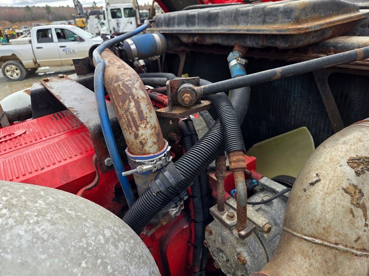 2002-peterbilt-379-image-61