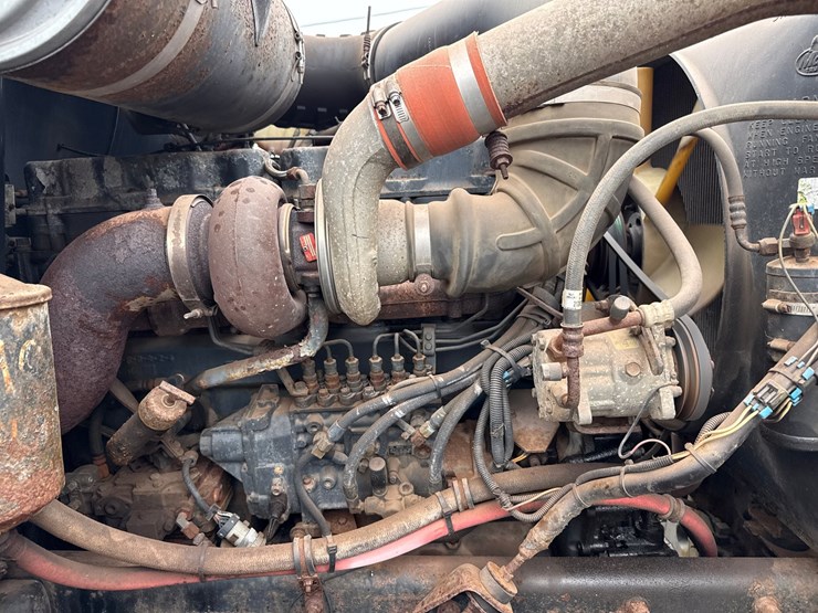 1996-mack-ch613-image-23