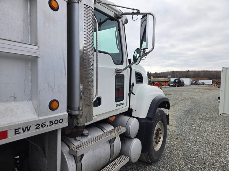 2006-massey-ferguson-8-image-15