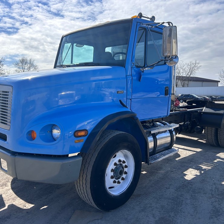 #1680 • 2003 Freightliner Day Cab Truck Tractor