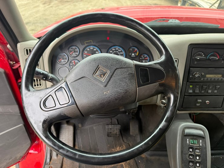 2012-international-7400-image-70