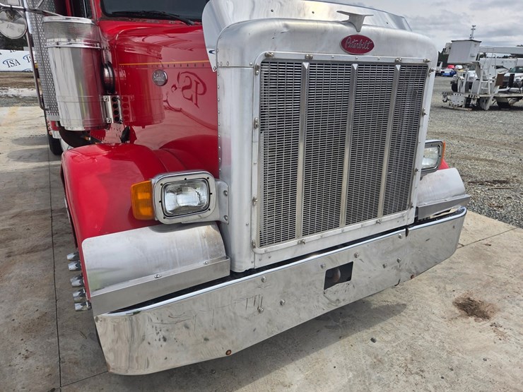 2002-peterbilt-379-image-9