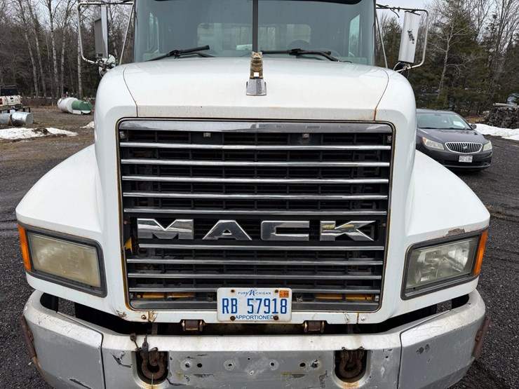 1996-mack-ch613-image-10