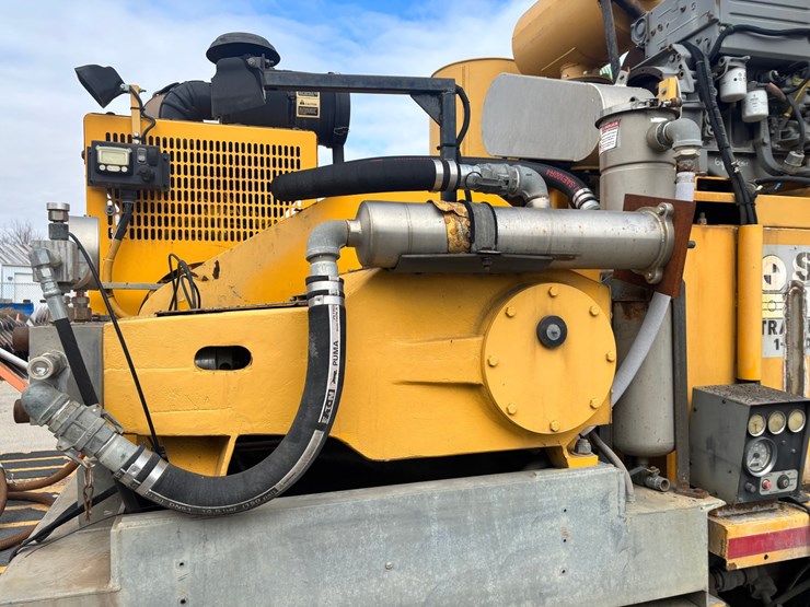 2005-gmc-t7500-image-65