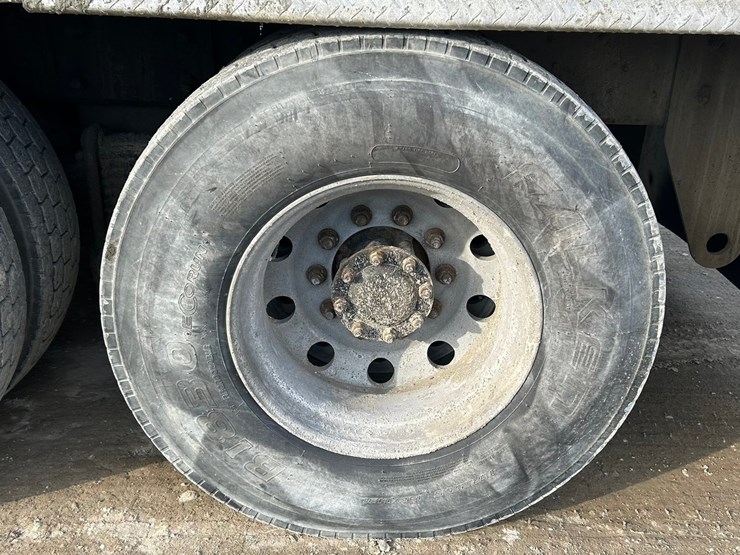 #2237-•-2006-mack-tri-axle-concrete-placement-truck-image-93