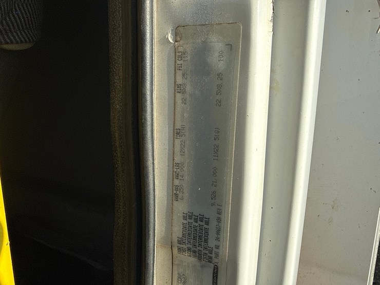 1998-freightliner-fl70-image-76