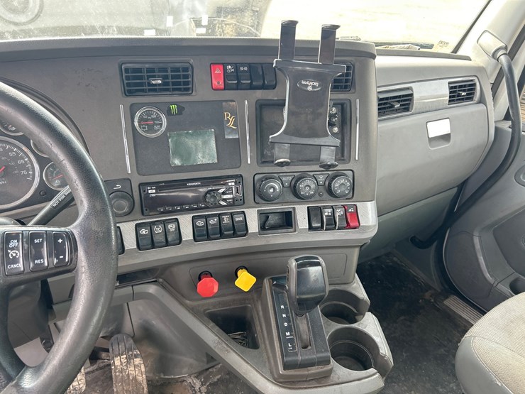 2017-kenworth-t680-image-78