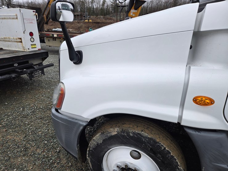 2016-freightliner-cascadia-125-image-10