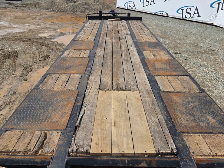 2013-massey-ferguson-8-image-22