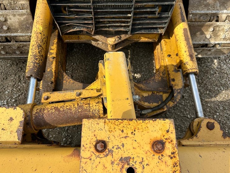 caterpillar-d5k-xl-image-10